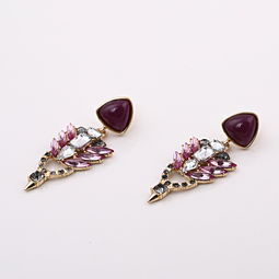 金鳳凰情飾品店 秋冬新風尚，寶石耳釘014閃耀登場